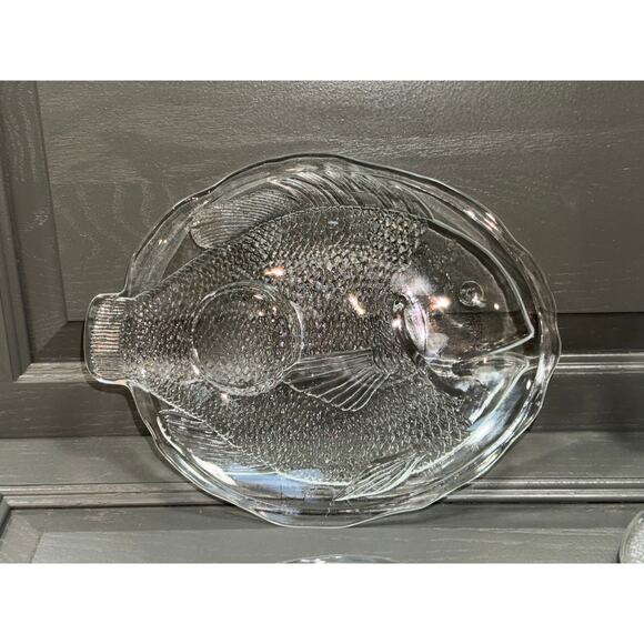 Set of 4 Vintage Arcoroc Clear Glass 9” Poisson Fish Cocktail Plates - Picture 2 of 5
